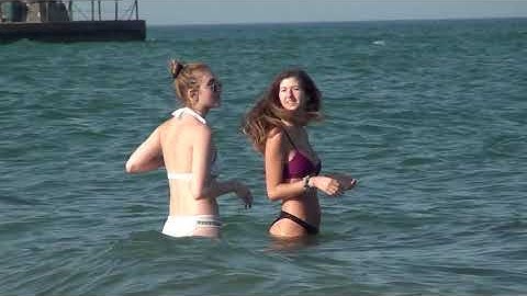 On the lake/Ladys in water-01