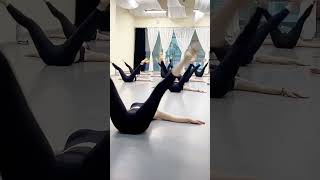 Middle Splits Training For Dance Girls