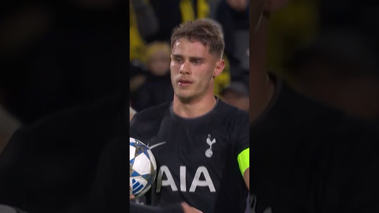 Первый гол Микки ван де Вена в Лиге чемпионов 🙌