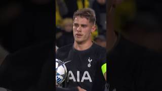 A first Champions League goal for Micky van de Ven 🙌