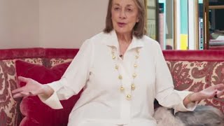 What Makes a House a Home
Interior designer Nina Campbell, the winner of our Lifetime Achievement Award for 2023, welcomes us into her colourful home based in Chelsea, London. Nina shows us around her London townhouse — affectionately referred to as ‘The Hut’ — which is nestled away from the whirlwind rush that is Fulham Road.
Nina’s abode is a small but perfectly formed space filled with art and colour, alongside her own designs for textiles, wallpaper and furniture. All of the best-loved characteristics of Nina’s interiors are present, from the monograms on the pillowcases to the unexpected use of colours such as the acid green that runs through the living spaces. Watch the full episode of Design Notes, as we tour Nina Campbell’s Chelsea townhouse that is filled with character.
#HouseTour #InteriorDesign #London
Subscribe to House & Garden ►► https://www.youtube.com/HouseAndGardenMagazineUK?sub_confirmation=1
CONNECT WITH HOUSE & GARDEN
Web: https://www.houseandgarden.co.uk
Twitter: https://twitter.com/_houseandgarden
Facebook: https://www.facebook.com/houseandgardenuk
Instagram: https://www.instagram.com/houseandgardenuk
Pinterest: https://www.pinterest.co.uk/houseandgarden
Newsletter: https://www.houseandgarden.co.uk/newsletters
ABOUT HOUSE & GARDEN
House & Garden has, for 70 years, set the gold
standard in design and decoration for the home.
House & Garden covers “the well-lived life”. As well
as covering the most beautiful homes and gardens,
House & Garden extensively features travel, wine &
food, lifestyle and shopping.
https://www.youtube.com/HouseAndGardenMagazineUK What Makes a House a Home