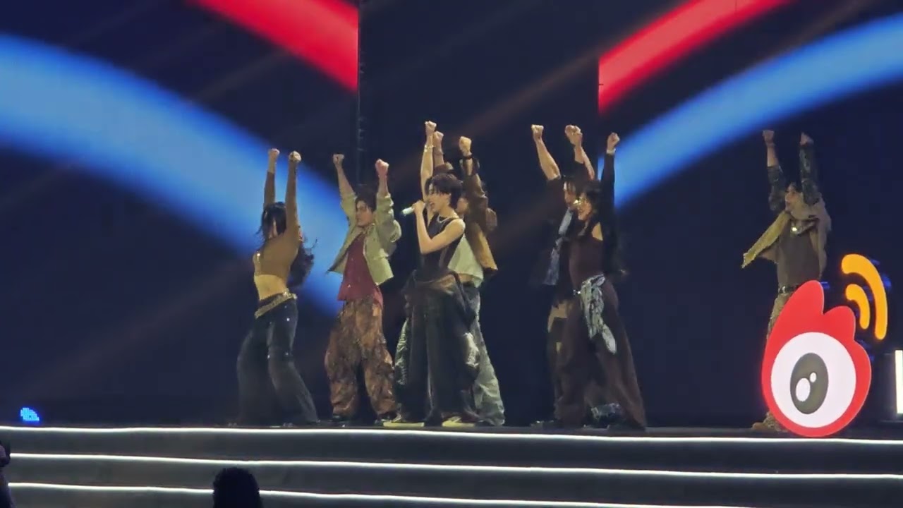 PP Krit : Oopsy Daisy @ Weibo Gala 2025 - Qsncc【4K 60FPS】