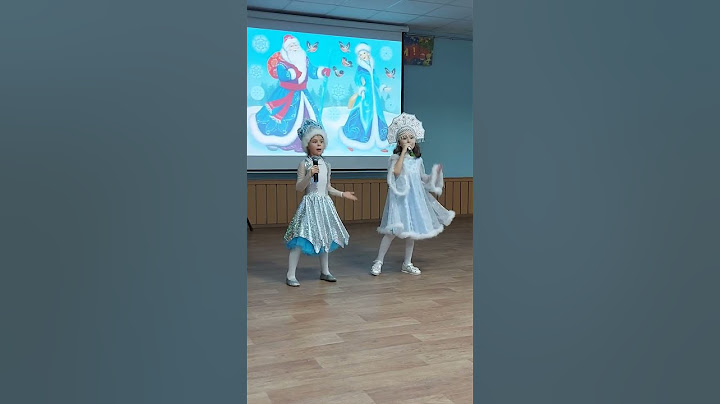 Хитро улыбается дед мороз 🎅