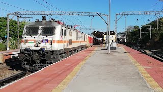 Indore-Daund SF Express Crosses Yesvantpur-Jaipur Suvidha Express
