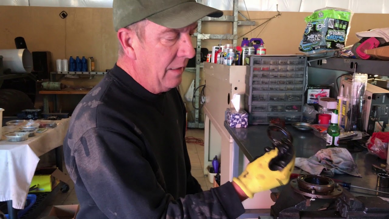 Fluid Flywheel seal removal