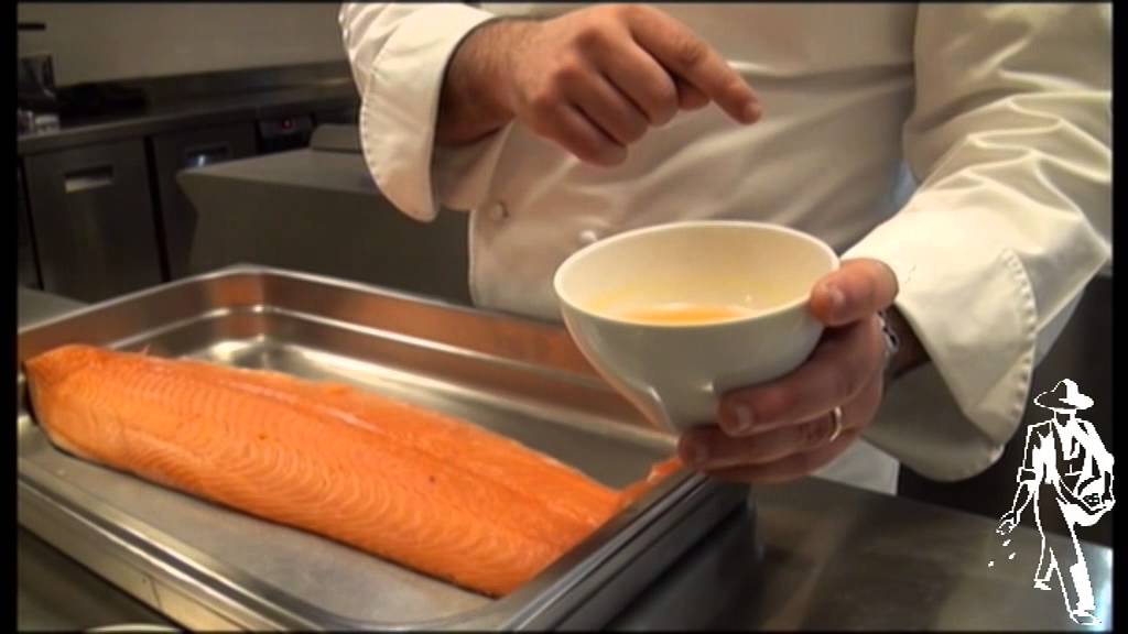 Il salmone marinato con due frutti particolari