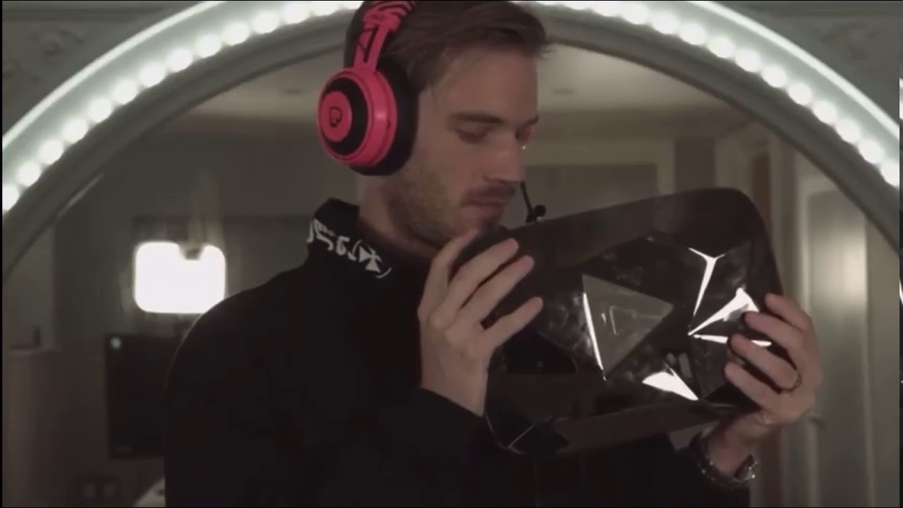 52 млн подписчиков. Рубиновая кнопка PEWDIEPIE. ПЬЮДИПАЙ 2022. ПЬЮДИПАЙ 100 миллионов. PEWDIEPIE кнопка 100 миллионов.