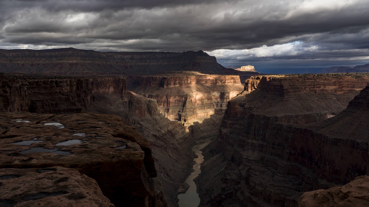 Grand Canyon: Tuweep Overlook up river