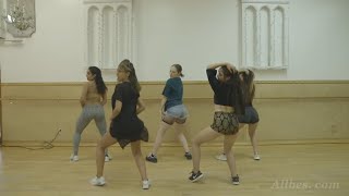Röyksopp - Here She Comes Again.  Choreography