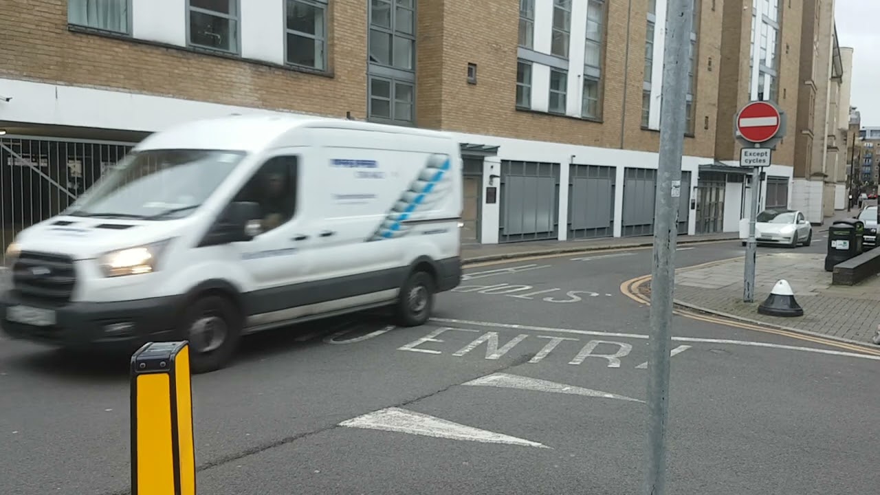 LONDON DRIVER'S ANARCHY .TRAFFIC SIGN " STOP " IGNORED BY ABOUT 90% DRIVERS  IN ONE PLACE !!!