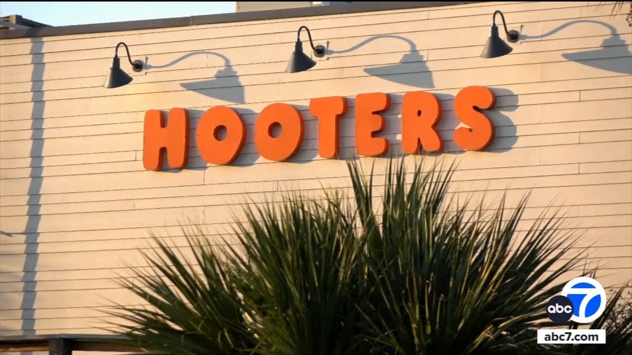 Hooters files for bankruptcy