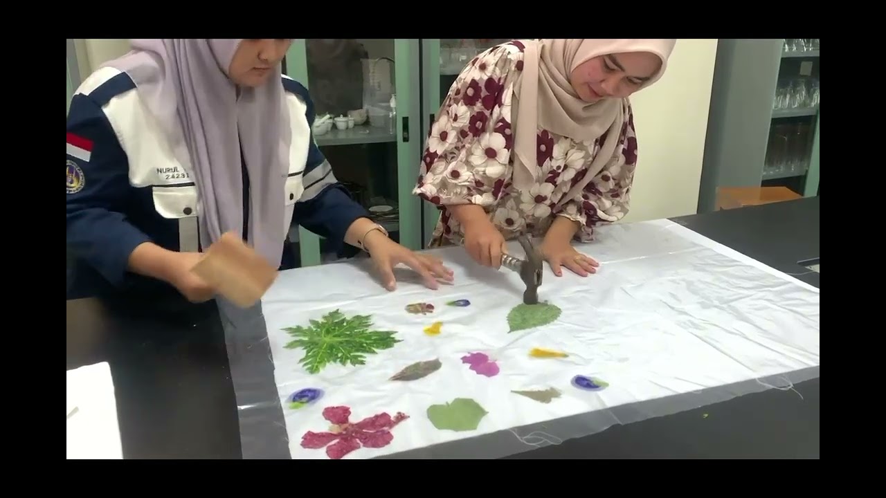 Proses pembuatan Ecoprint kelompok 3