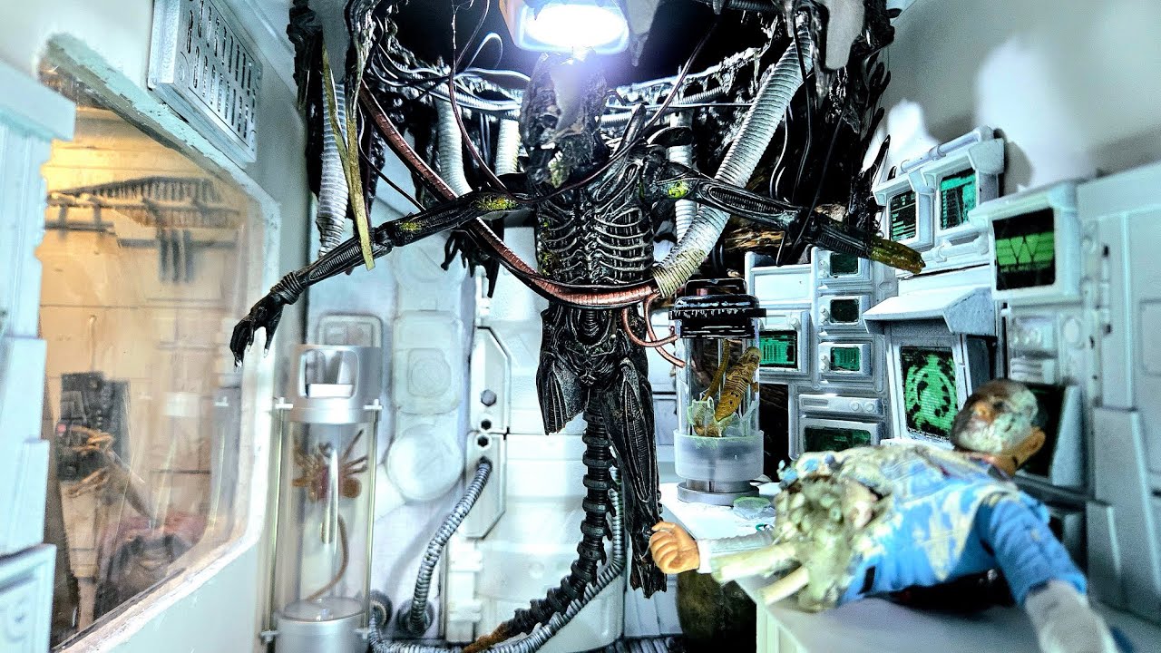 NEW NECA figure from Romulus unboxing, review and display