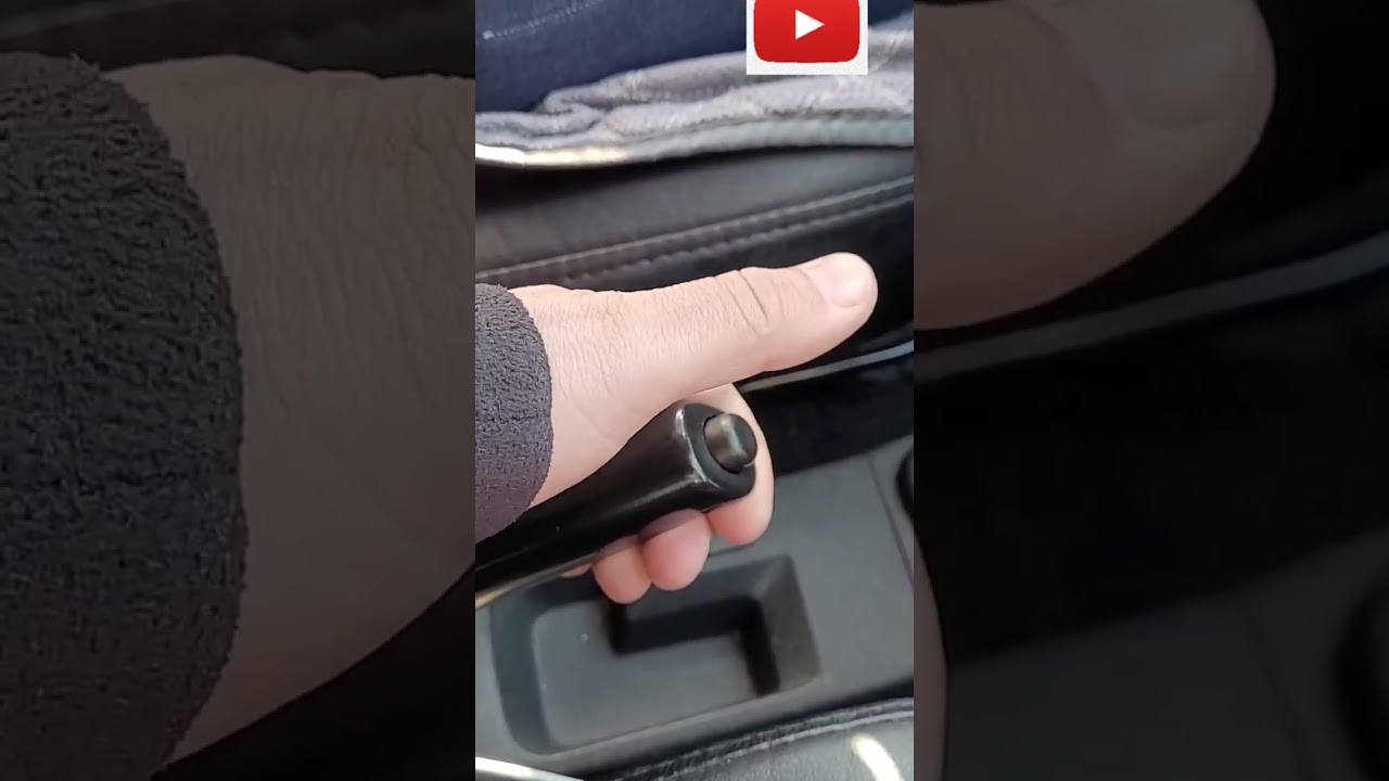 Как правильно снять машину с ручного тормоза? #вождение #автоинструктор