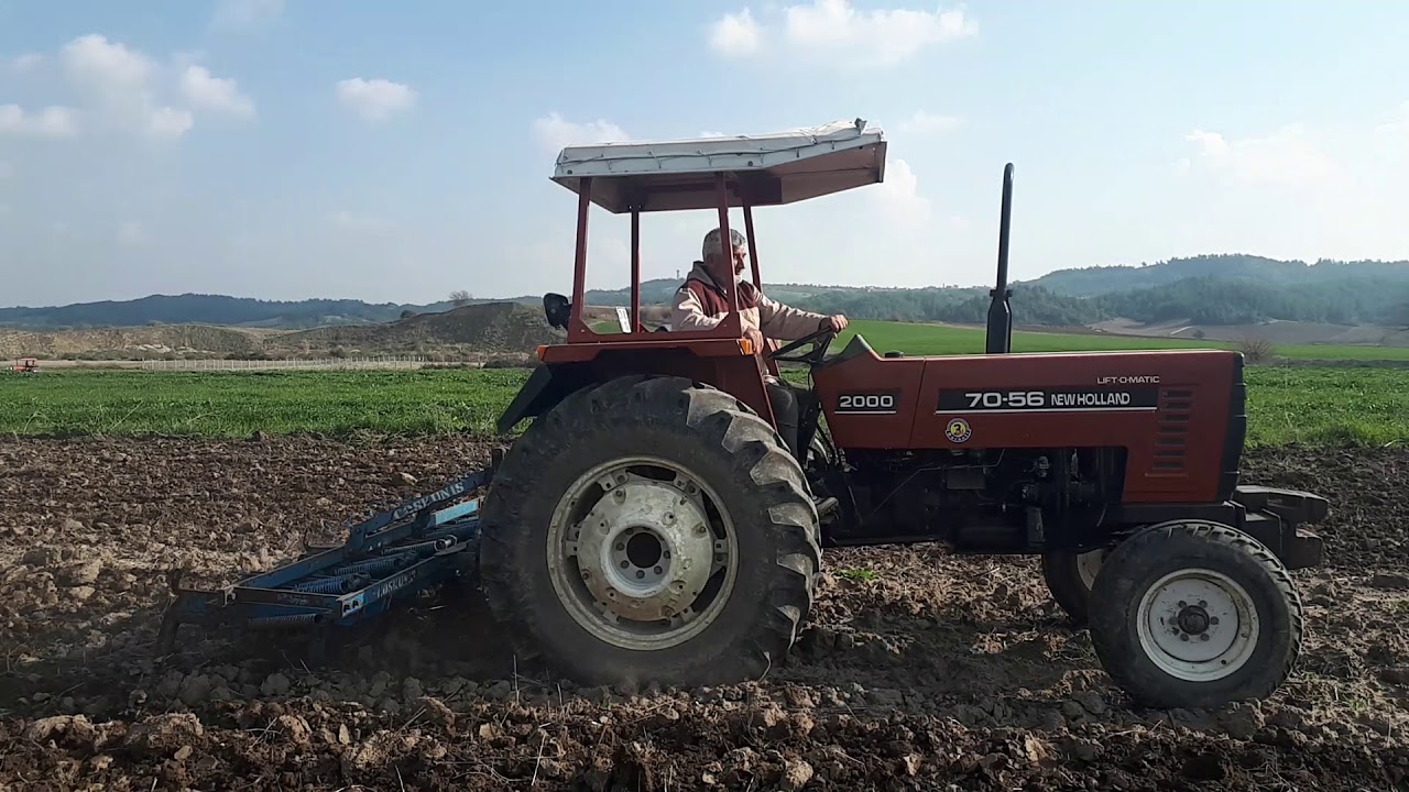 EFSANE iş başında. New Holland 70 56 ayçiçeği yeri hazırlıyor.