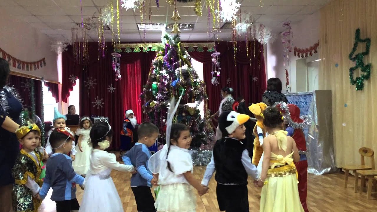 Песня "Елочка елка лесной аромат" на утреннике Да - YouTube