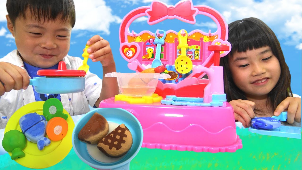 お料理できちゃう! ハートキッチン♡いろがかわるままごとで遊んだよ  