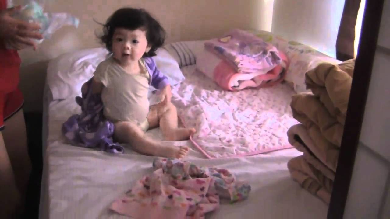 giovanna chui 20101112 changing diaper