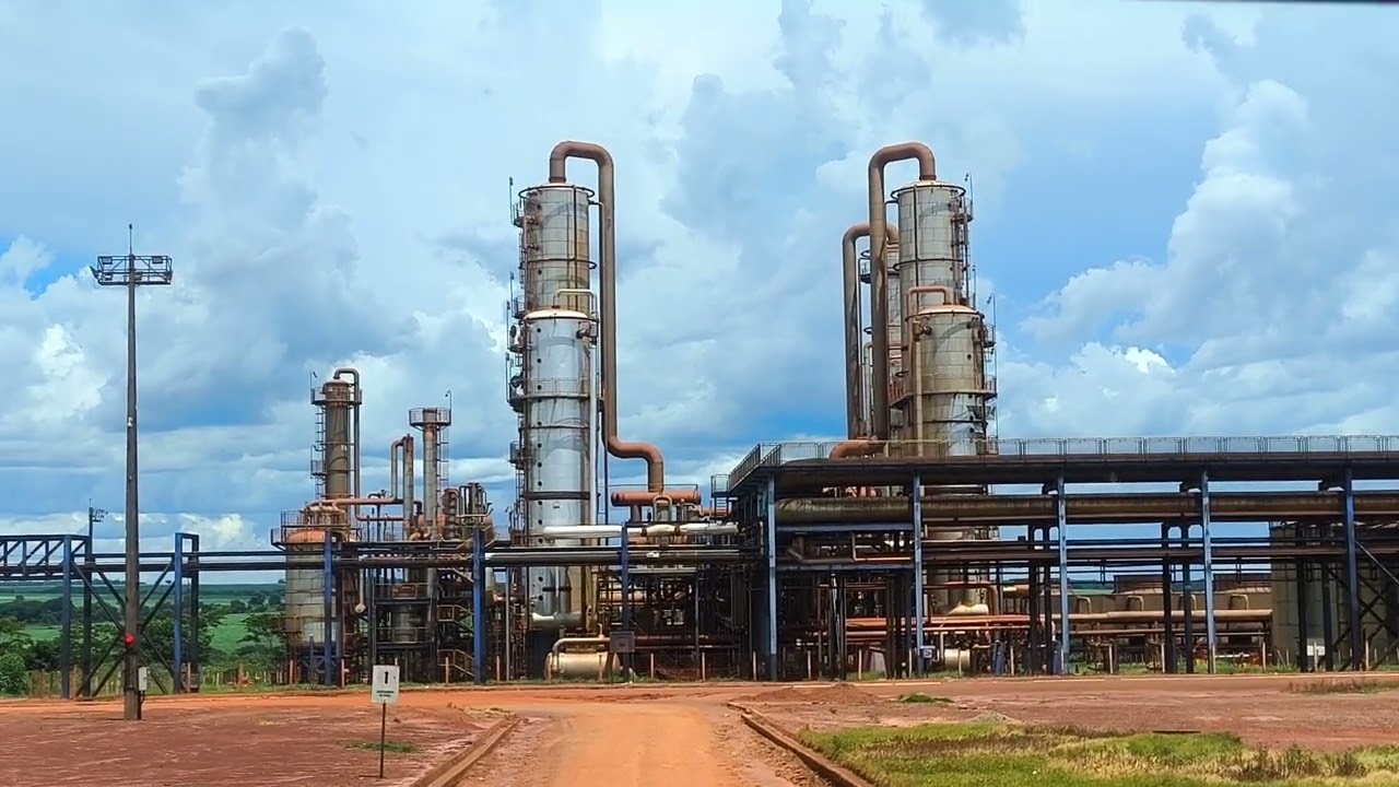 AGUARDANDO PRA CARREGAR O CAMINHÃO NA USINA