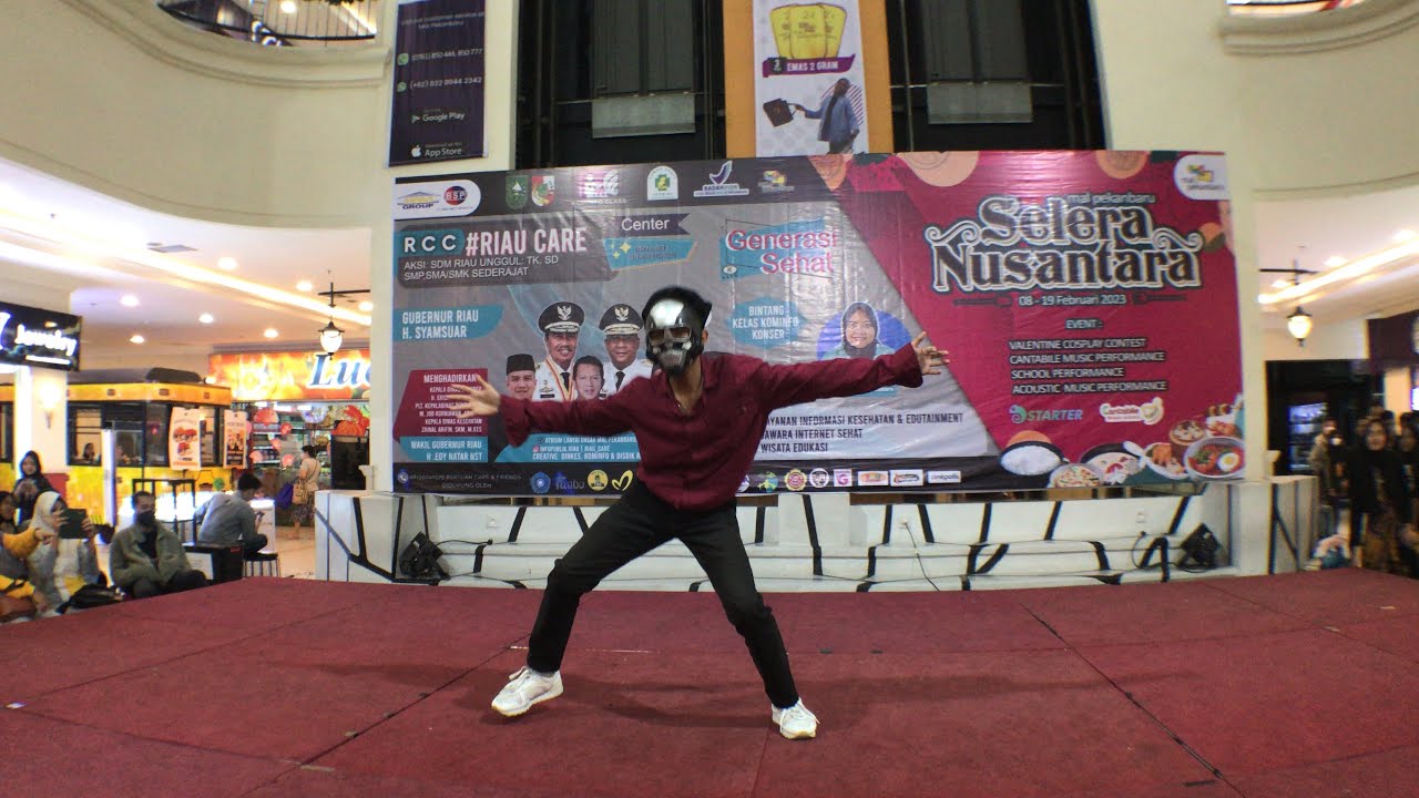 Tari Kewer Kewer SMPN 16 Pekanbaru di Mall Pekanbaru