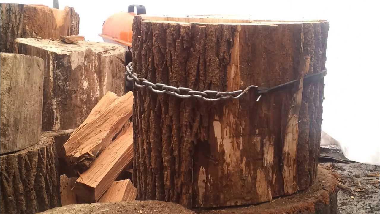 Пенек для колки дров. Пень для колки дров. Наковальня на пне. Колода дров. Колода дров.