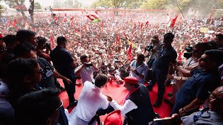 WATCH: Shri Rahul Gandhi's interaction with Shri Akhilesh Yadav in Prayagraj, UP.