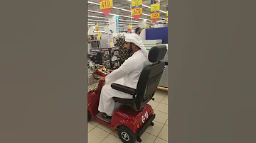 عربات للتسوق في دلما مول 