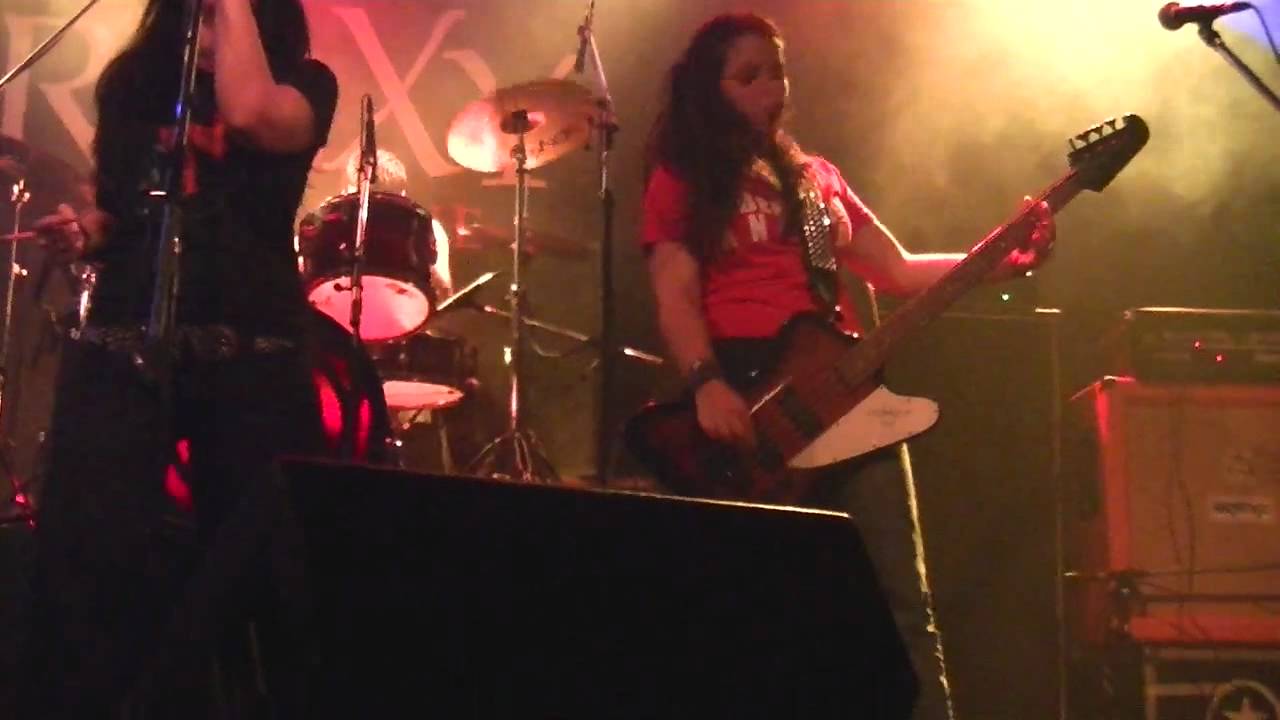 Partiendo Cráneos (HD) - Cosmopeluza