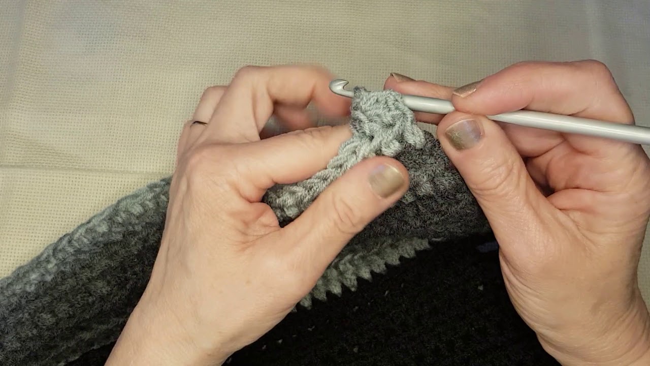 how to make a crochet buttonhole - Πλέξιμο Με βελονάκι πως φτιάχνουμε κουμπότρυπες