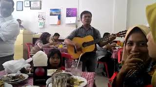 pengamen tuna netra  suara merdu Armada - Jujurlah Sayang Aku Tak Mengapa