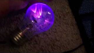 Homemade plasma ball from a lightbulb cool!!!