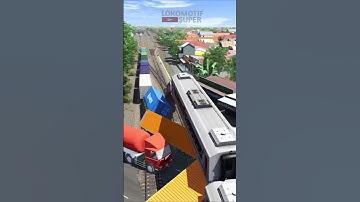 Kereta Api Panjang Hampir Tabrak Truck Di Palang Pintu Kereta #keretaapi  #train #railway