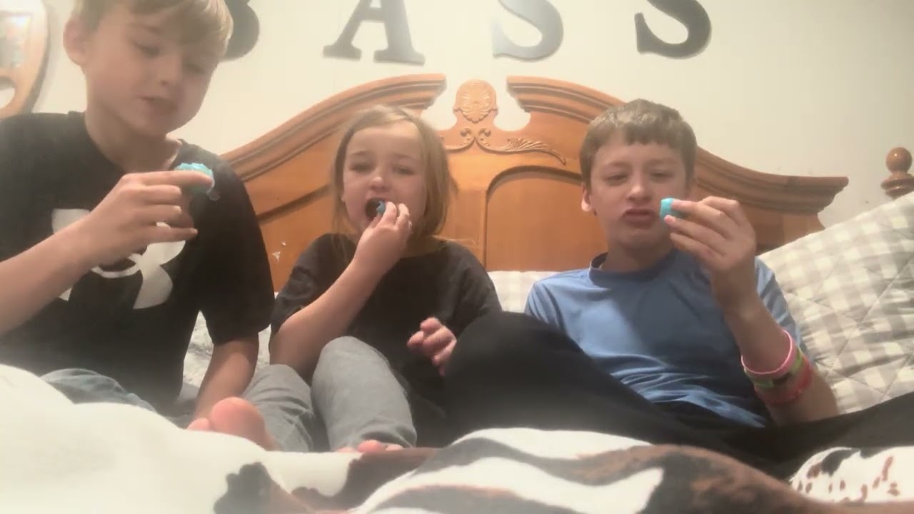 Try new JELLY EARTH CANDY with us!! Will we like it or not?!?!!