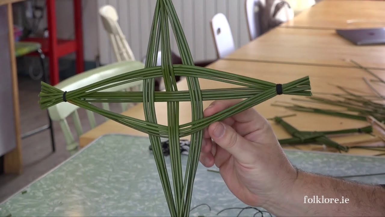 How to Make a Twelve Rush St. Brigid's Cross - YouTube