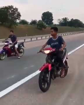 Balap liar yamaha 125zr vs yamaha 125zr  malaysia.