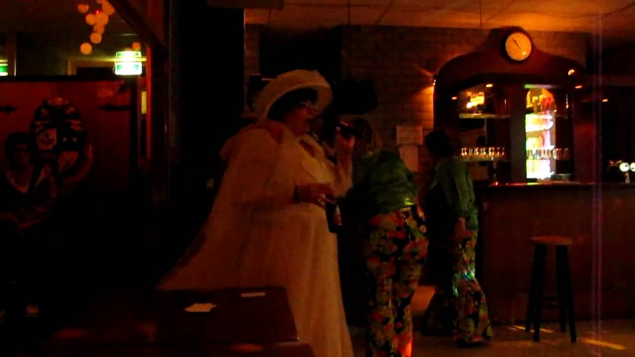 Trouw niet voor je 40 bent YouTube Trouw niet voor je 40 bent YouTube