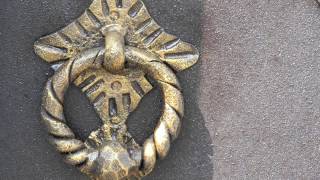 Видео Стукачик, дверная ручка, стукало, ручка на калитку, ручка кольцо, дверной молоток (автор: krikgranit1)