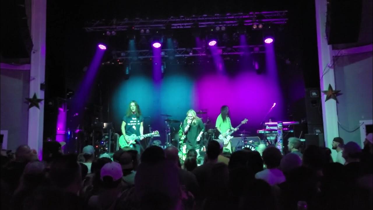 Bikini Trill "Scarlet begonias" (live) at Lincoln Theatre #RollUpTour (10/04/2024) #SurfPop Bikini Trill "Scarlet begonias" (live) at Lincoln Theatre #RollUpTour (10/04/2024) #SurfPop