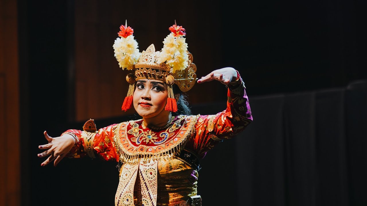 Tari Legong Lasem Peliatan versi 1960