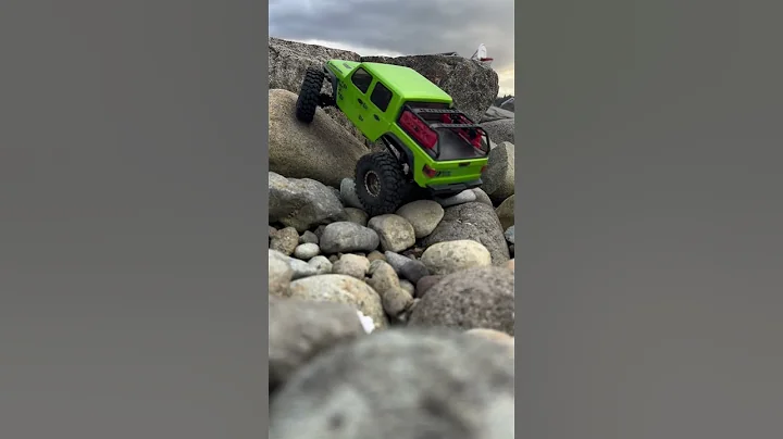 With LGRP anything is possible. Loving this gladiator build. #scx24 #lgrp #injora #rccrawler