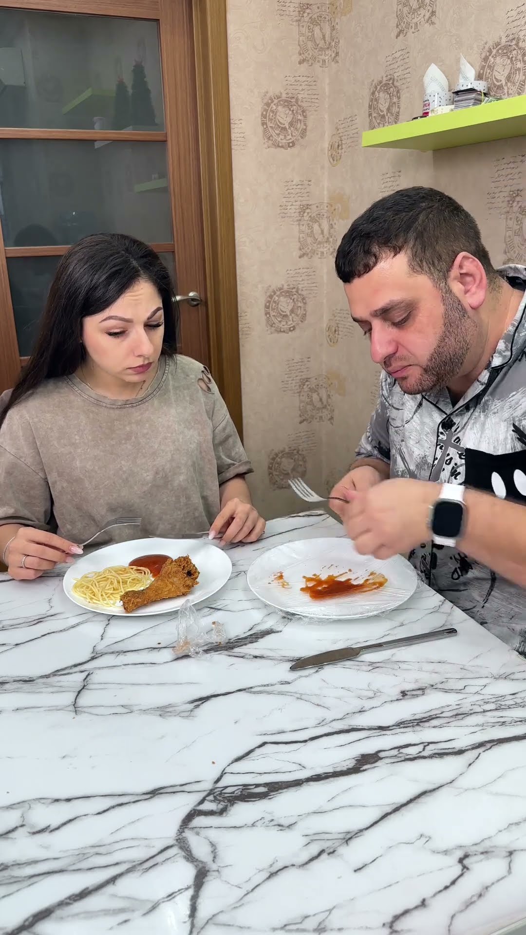 OMG He doesn’t want to wash the dishes!? #shorts Best video by MoniLina