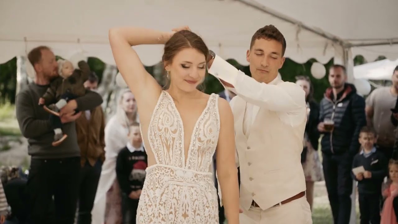 Sloupovi - První tanec