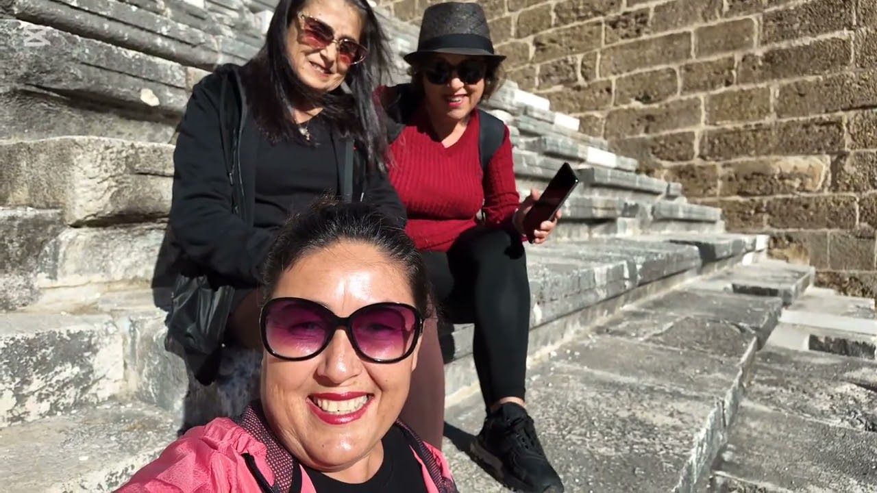 Plan yoktu,rota yoktu... yol bizi Aspendos'a getirdi. Üç kadın bir karavan