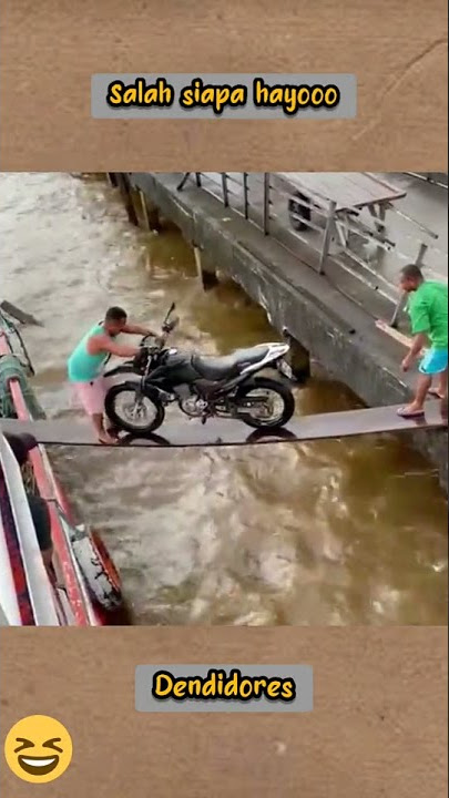 detik detik motor jatuh ke sungai