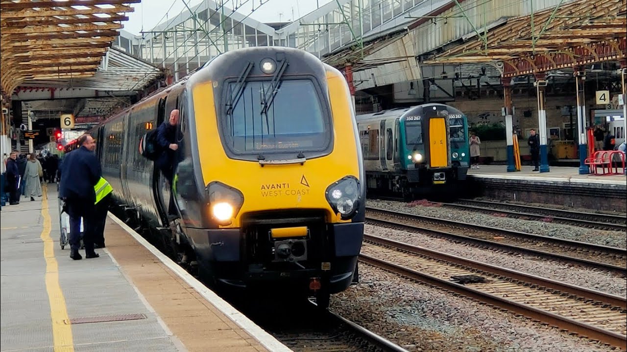 Trains at Crewe - 06/06/2022