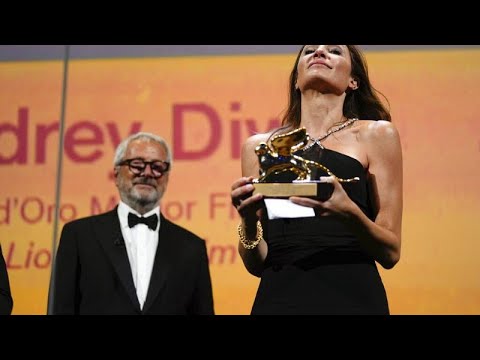 Video: Сталлоненин кызы Венеция кинофестивалынын жылдызы болуп калды