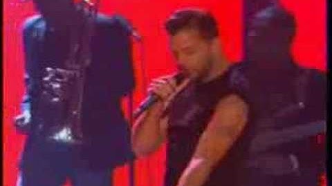 Ricky Martin "Grammy latino 2006"(Tu recuerdo- Pégate)