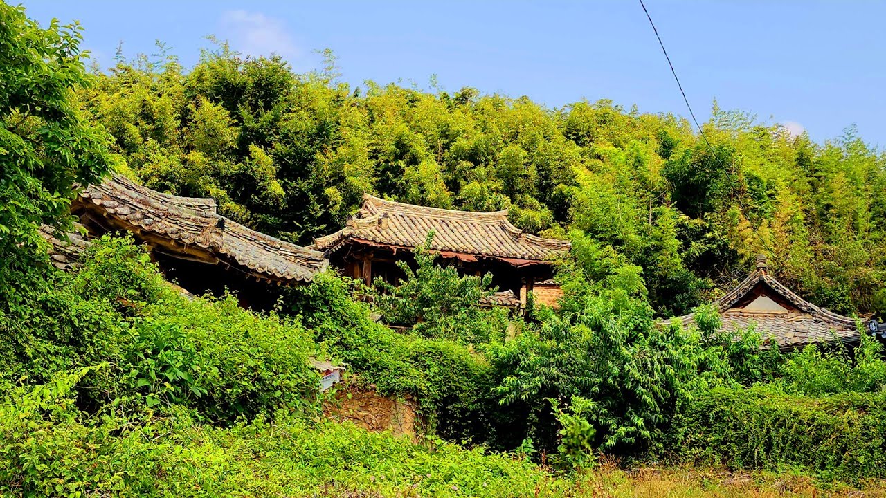 수백년된 아름다운 문화재 급 빈집 들이 그냥 무너져 가고 있는 마을