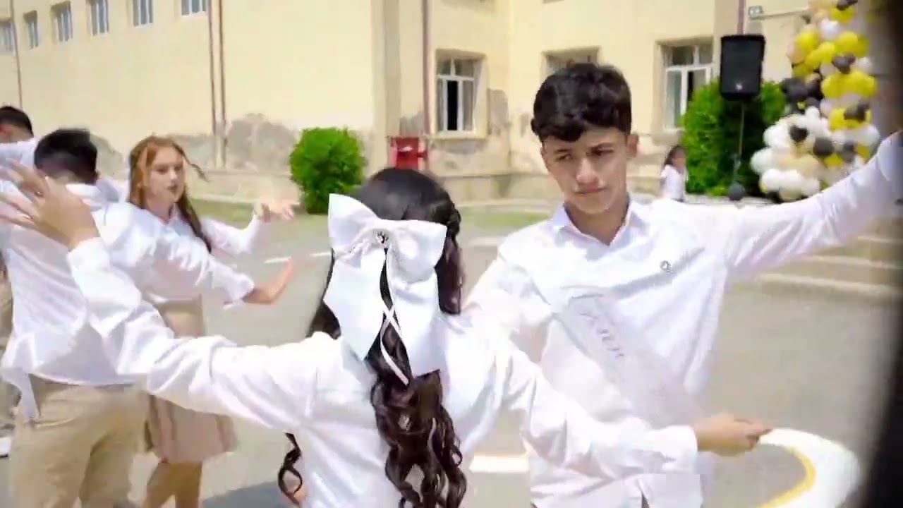 14 iyun.Salyan rayonu A.Nağıyev adına Dayıkənd kənd tam orta məktəbi.11 t.Zəfər mahnısı rəqsi