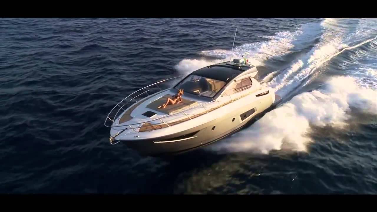 Моторная яхта azimut